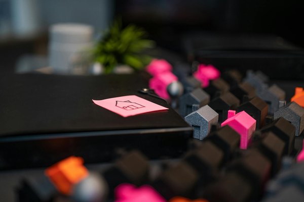 What Are the Latest UK Women's Fashion Trends to Explore?